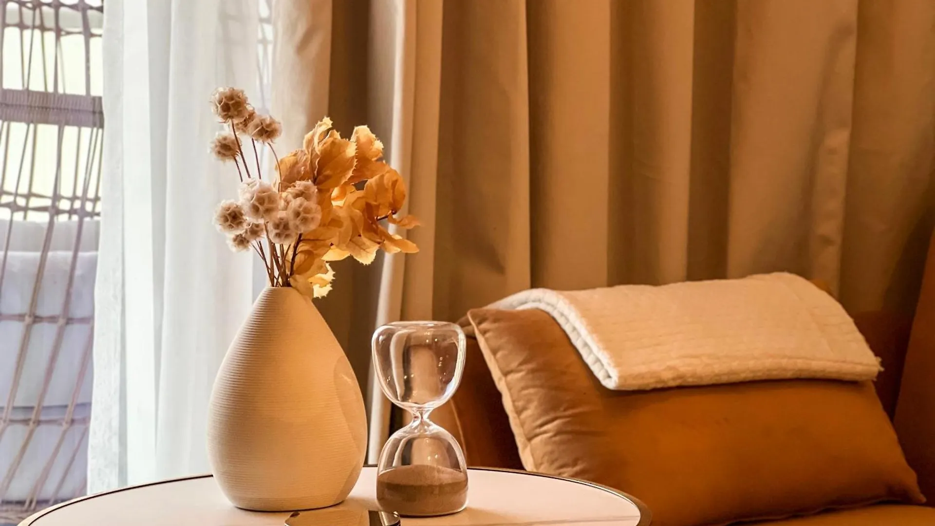 Keyrock Living - Chic Reva 1Br With Pool Access Apartment Dubai