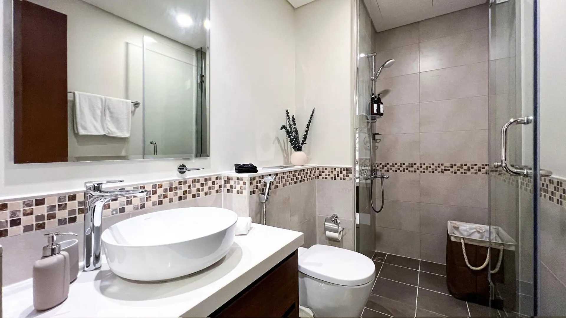 Keyrock Living - Chic Reva 1Br With Pool Access Apartment Dubai