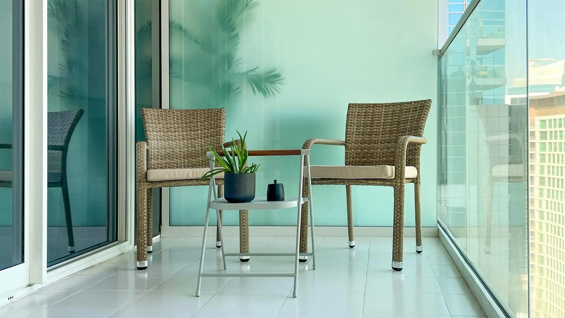 Keyrock Living - Chic Reva 1Br With Pool Access Apartment Dubai